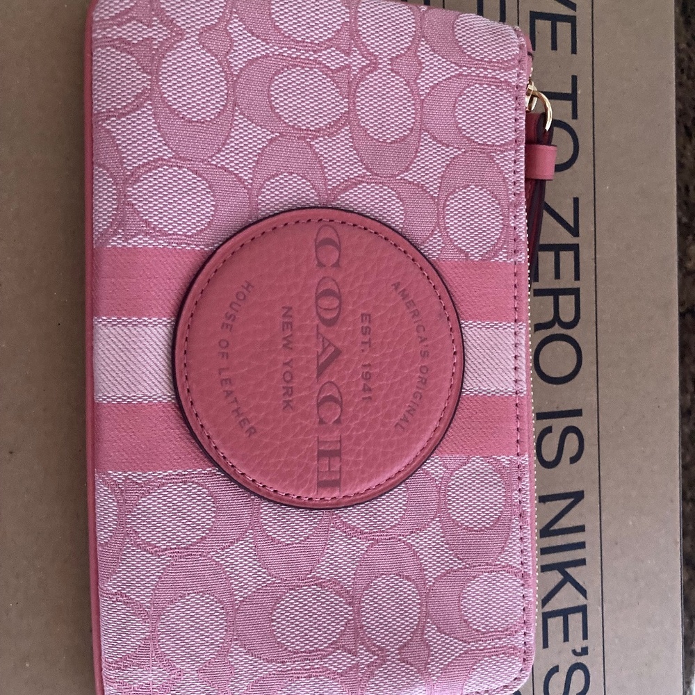 Pink wristlet coach like brand new